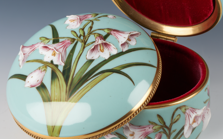 round Tiffany porcelain hinged lidded trinket box France Limoges Fritillaria